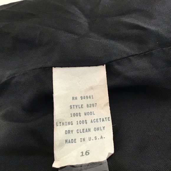 Vintage Adolfo International 100% wool blazer. Size 16. - Picture 6 of 13
